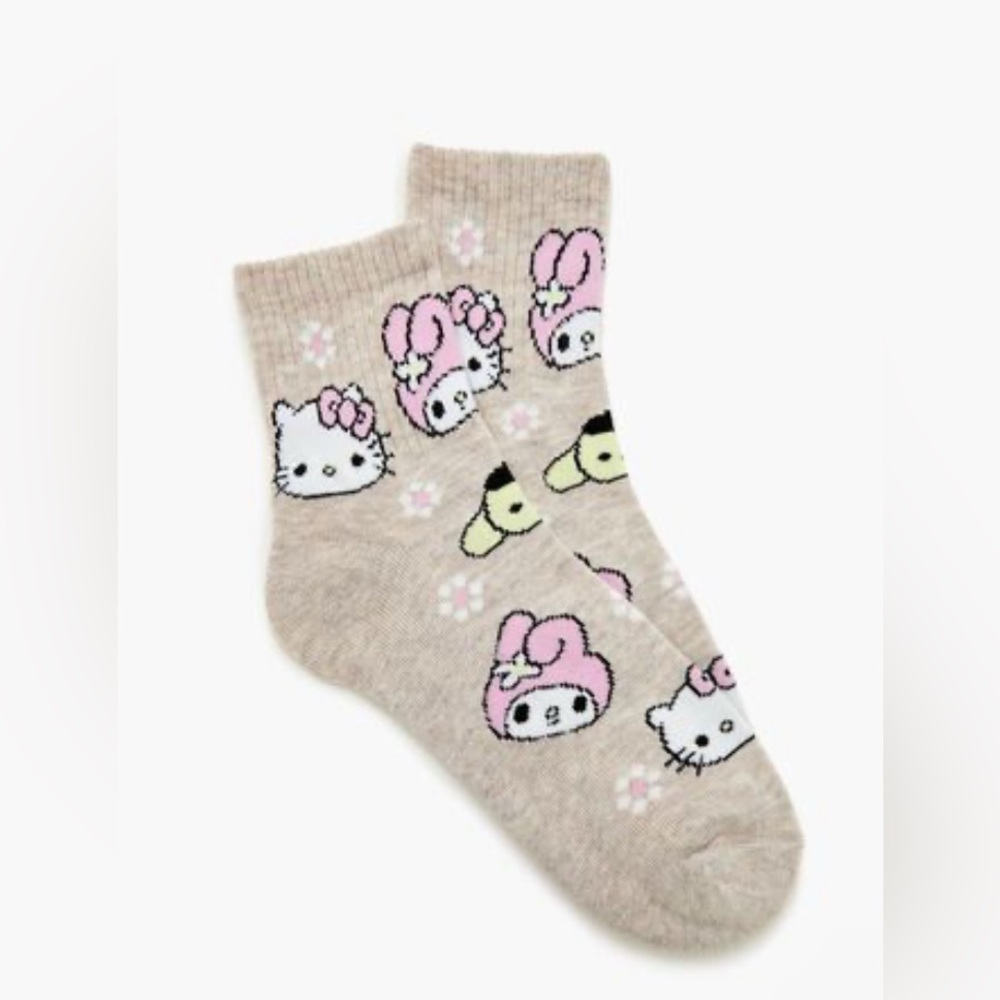NWT One Size Sanrio Quarter Socks